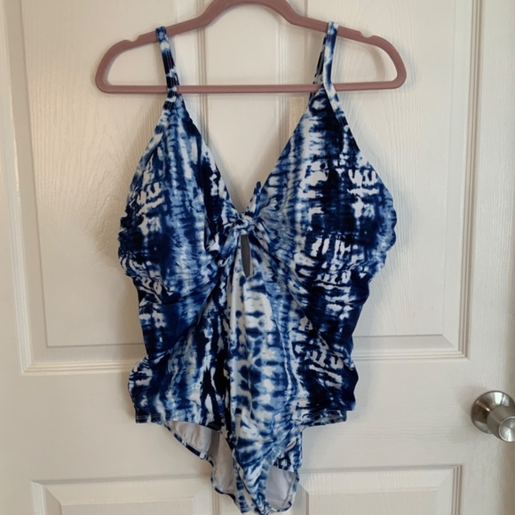 TIE DYE BLUE AND WHITE BATHING SUIT PLUS SIZE 20/22 - Picture 2 of 6